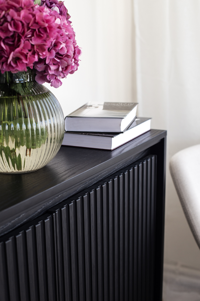 Komoda TREND TR-03 v.24d z oświetleniem - czarny/frezowanie proste