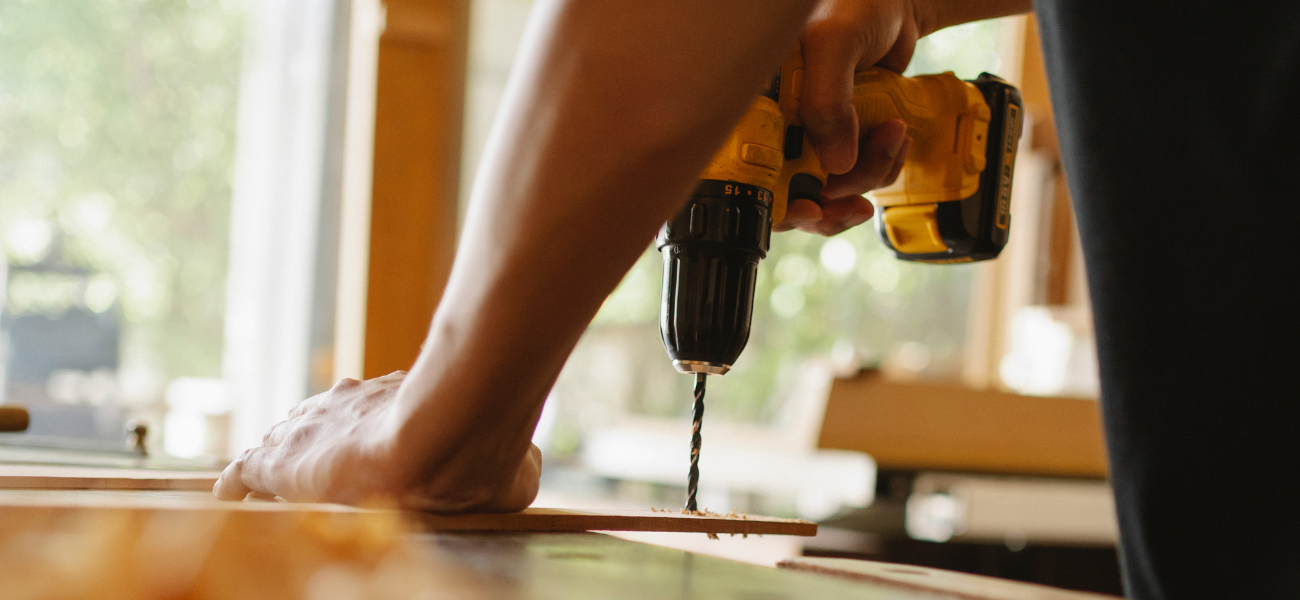 Jak zrobić biurko z blatu?