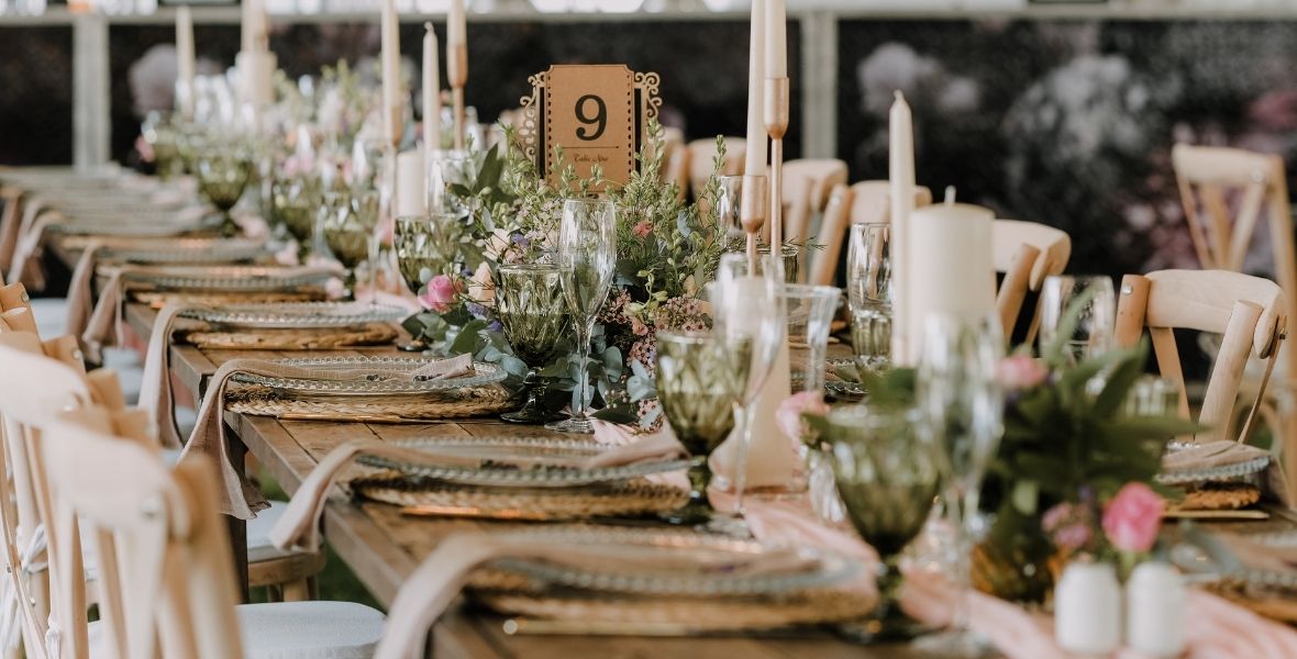 Jakie podkładki na stół do salonu?